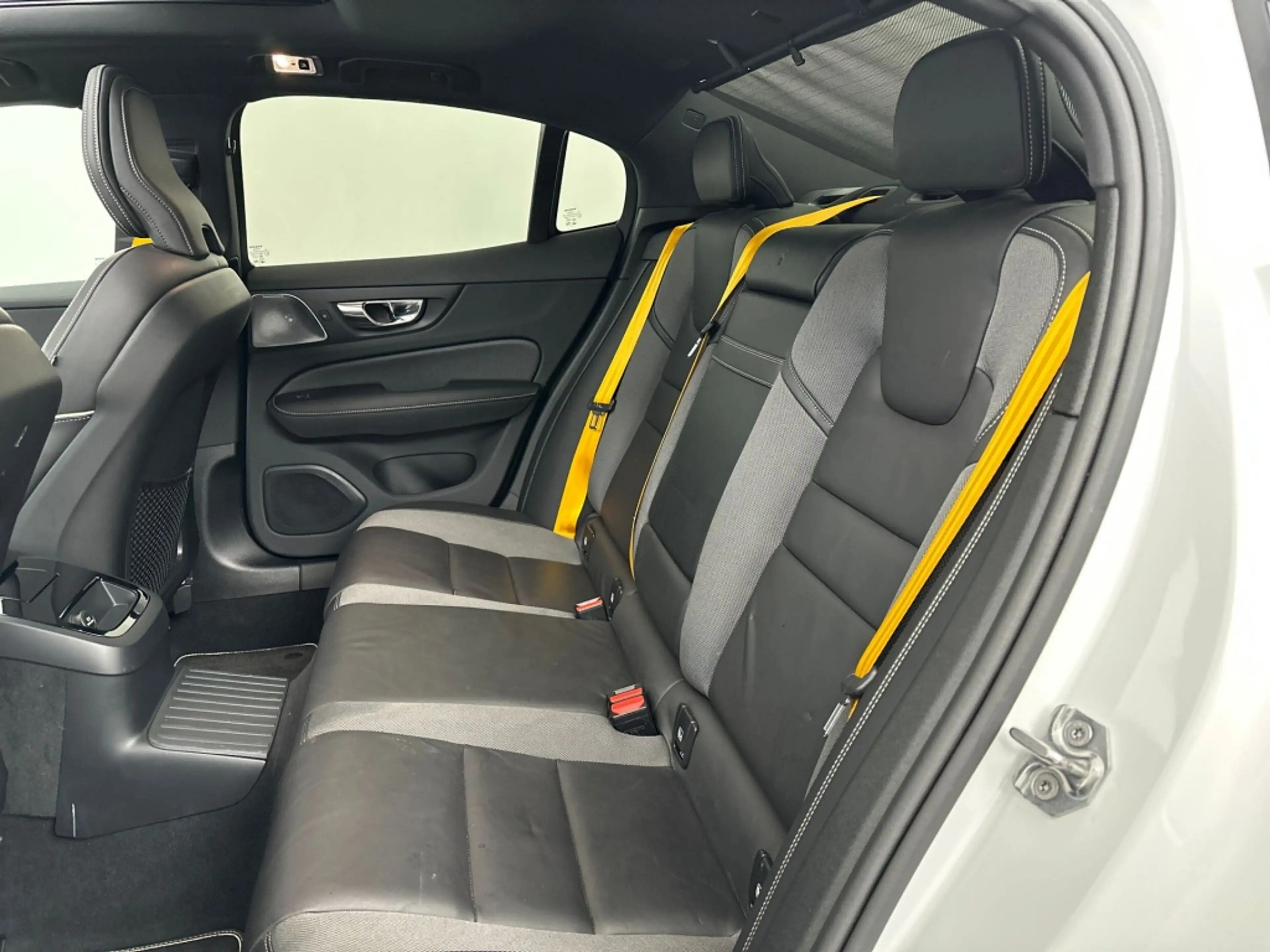 Volvo S60 T8 405PK Polestar Engineered| Pano| HUD| Bowers&Wi — photo 23