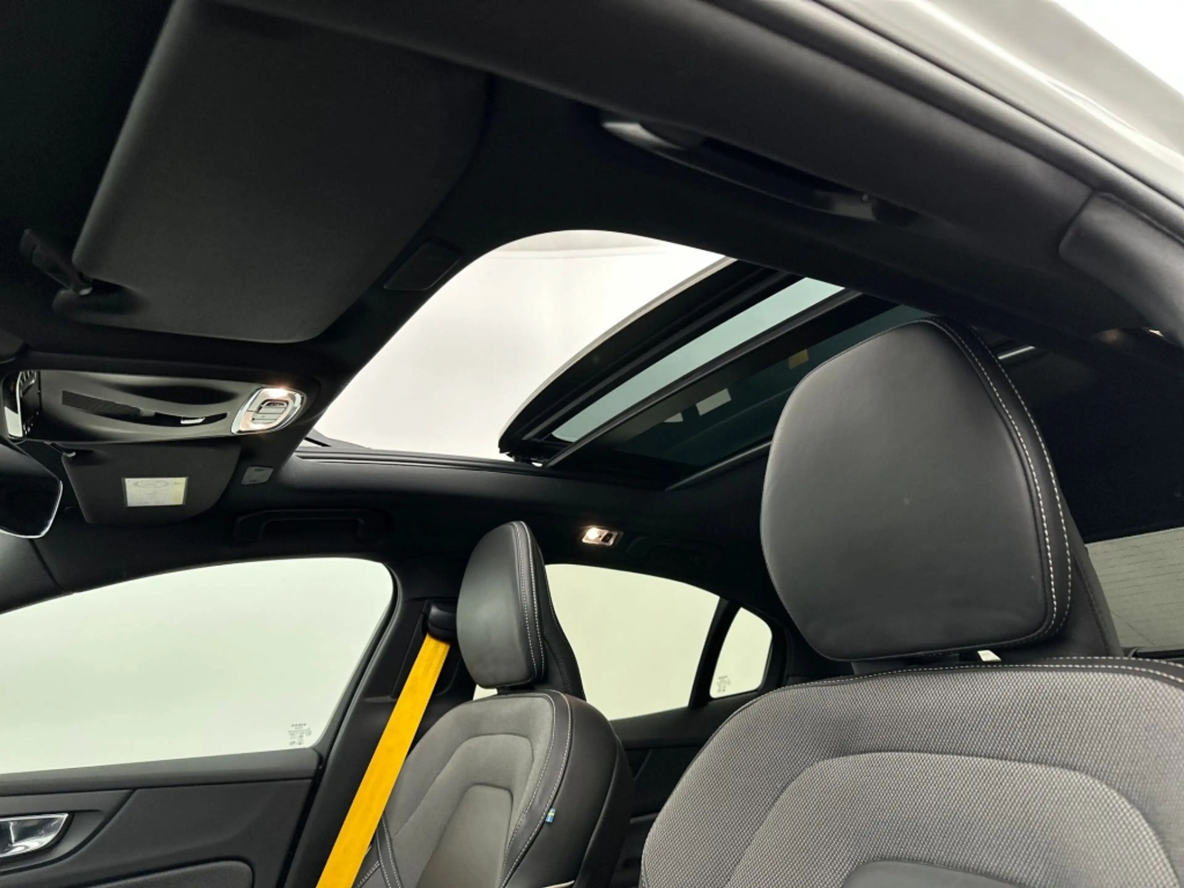 Volvo S60 T8 405PK Polestar Engineered| Pano| HUD| Bowers&Wi — photo 20