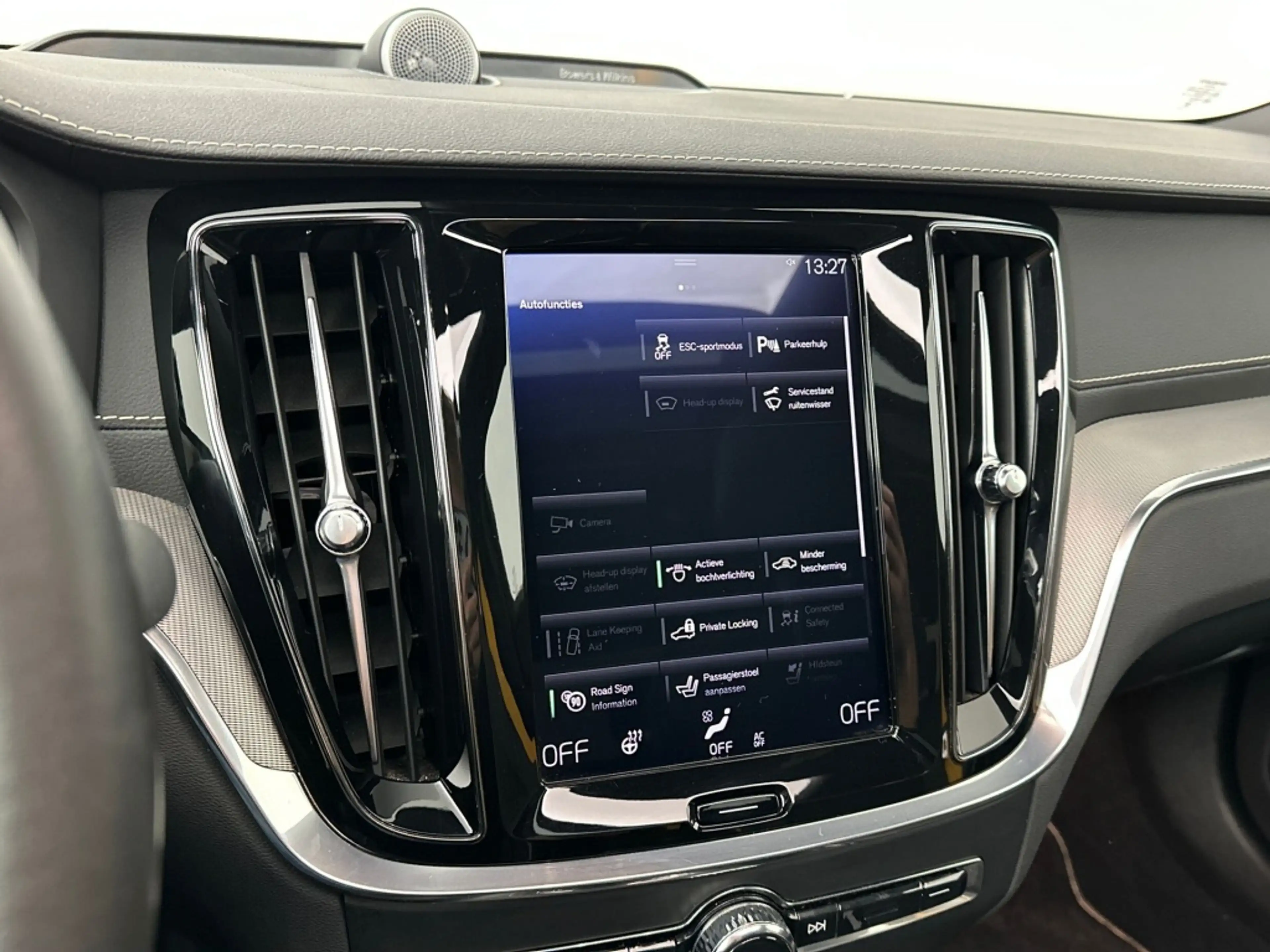 Volvo S60 T8 405PK Polestar Engineered| Pano| HUD| Bowers&Wi — photo 40