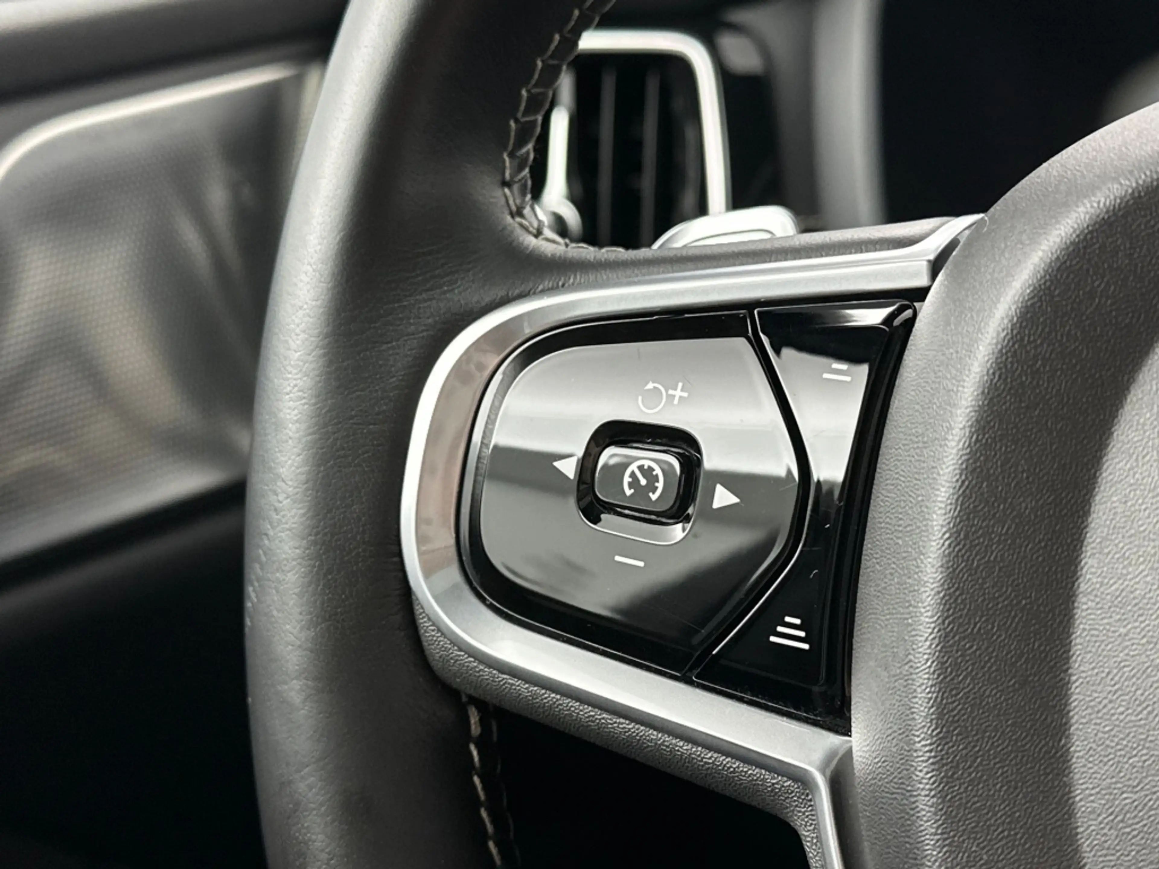 Volvo S60 T8 405PK Polestar Engineered| Pano| HUD| Bowers&Wi — photo 27