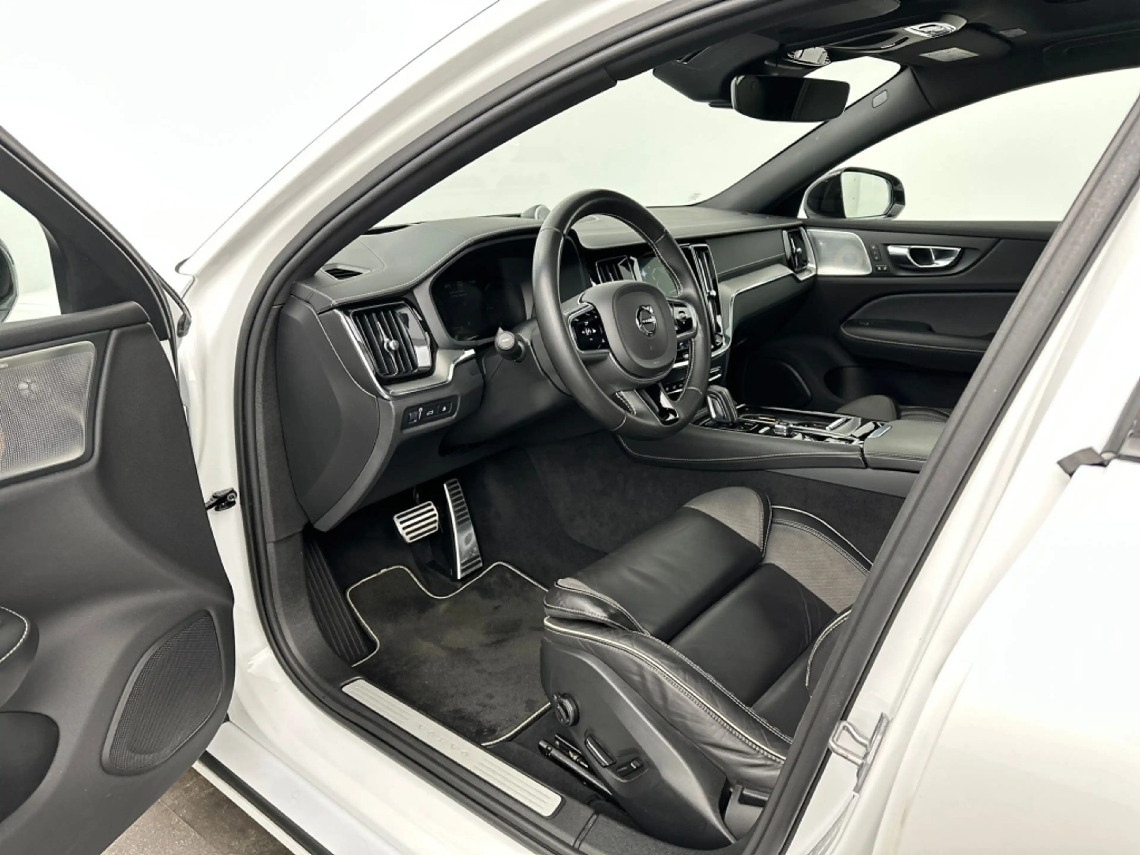 Volvo S60 T8 405PK Polestar Engineered| Pano| HUD| Bowers&Wi — photo 17
