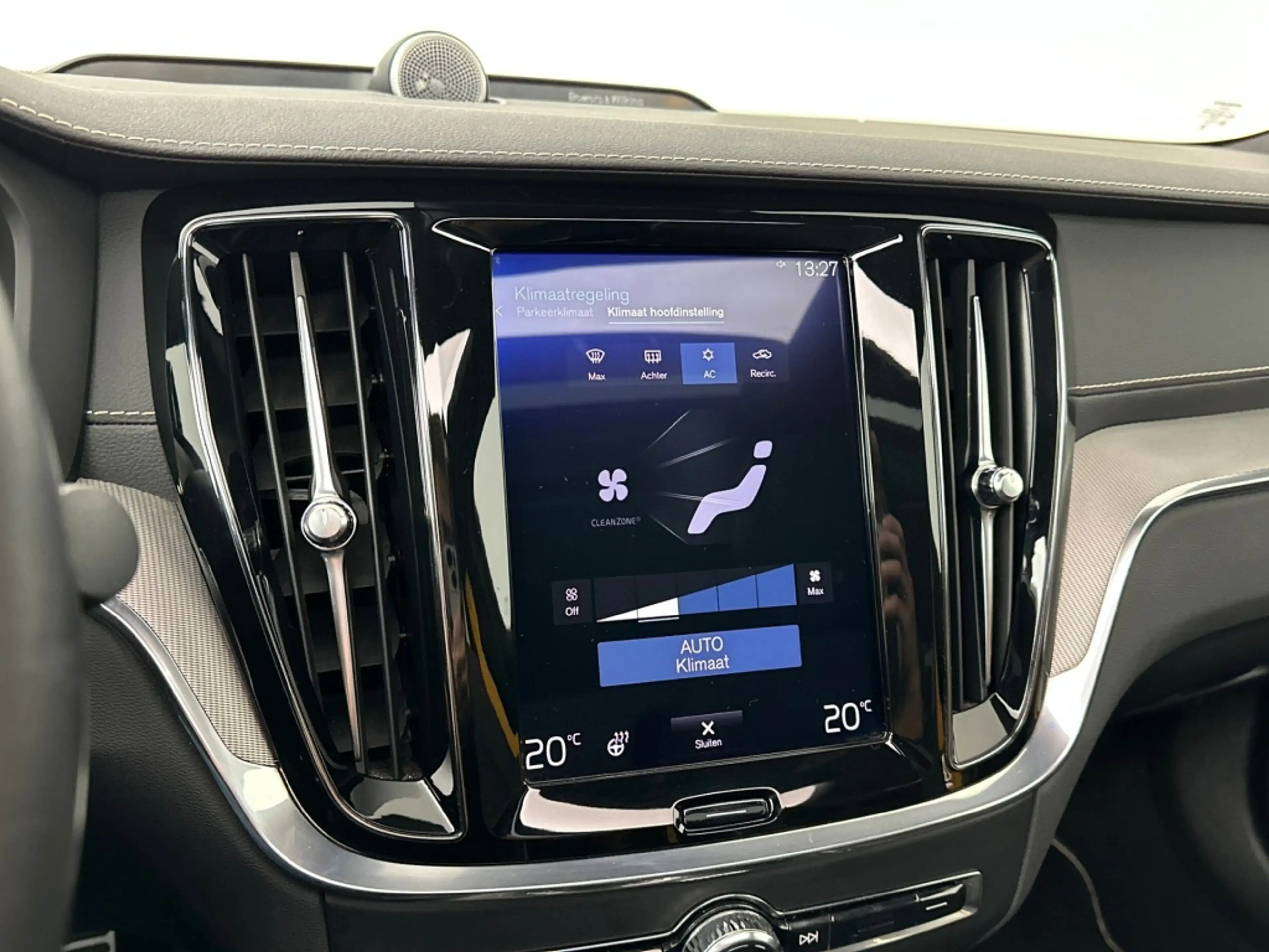 Volvo S60 T8 405PK Polestar Engineered| Pano| HUD| Bowers&Wi — photo 33