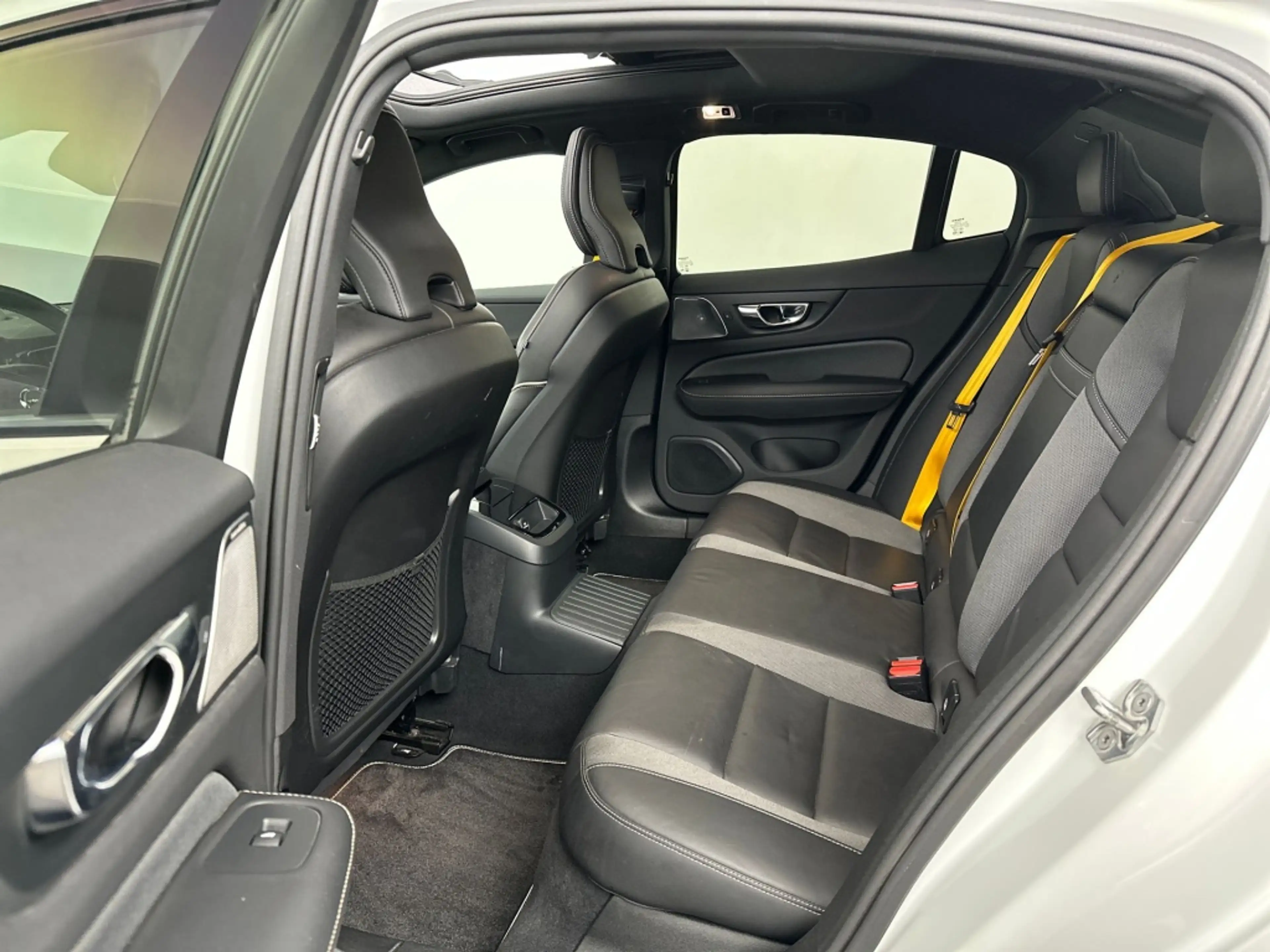 Volvo S60 T8 405PK Polestar Engineered| Pano| HUD| Bowers&Wi — photo 24