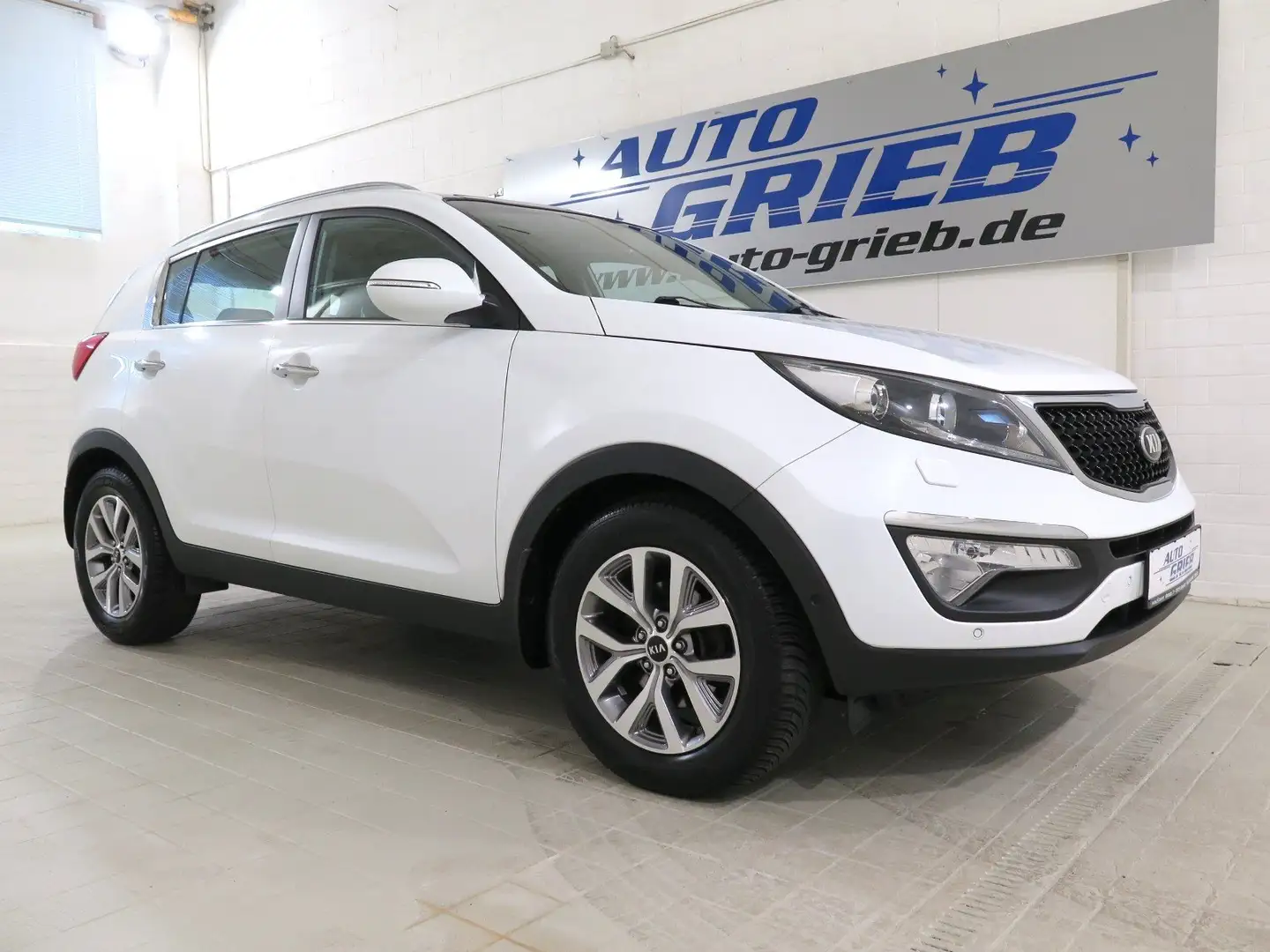 Kia Sportage Attract 2WD, Panod, Xenon, Alu, PDC Weiß - 1