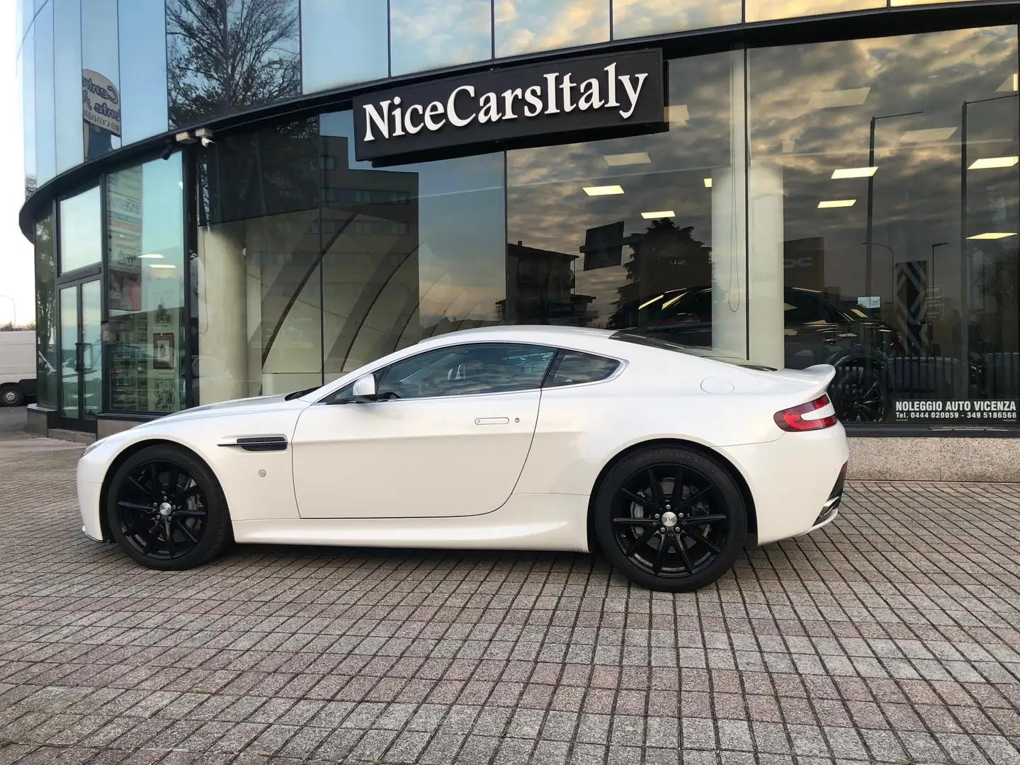 Aston Martin Vantage Coupe 4.7 V8 sportshift Weiß - 2