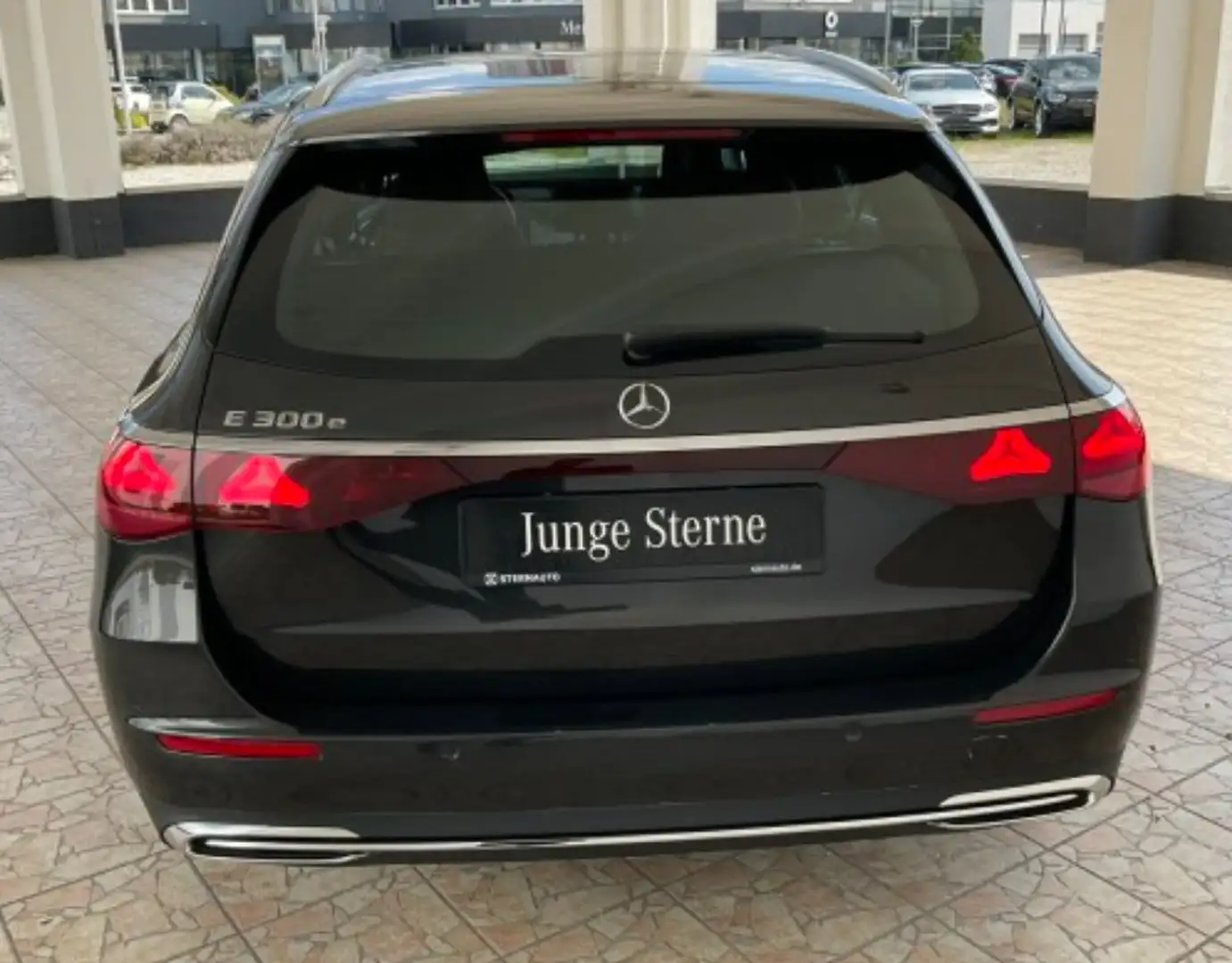 Mercedes-Benz E 300 e / S214 Zwart - 2
