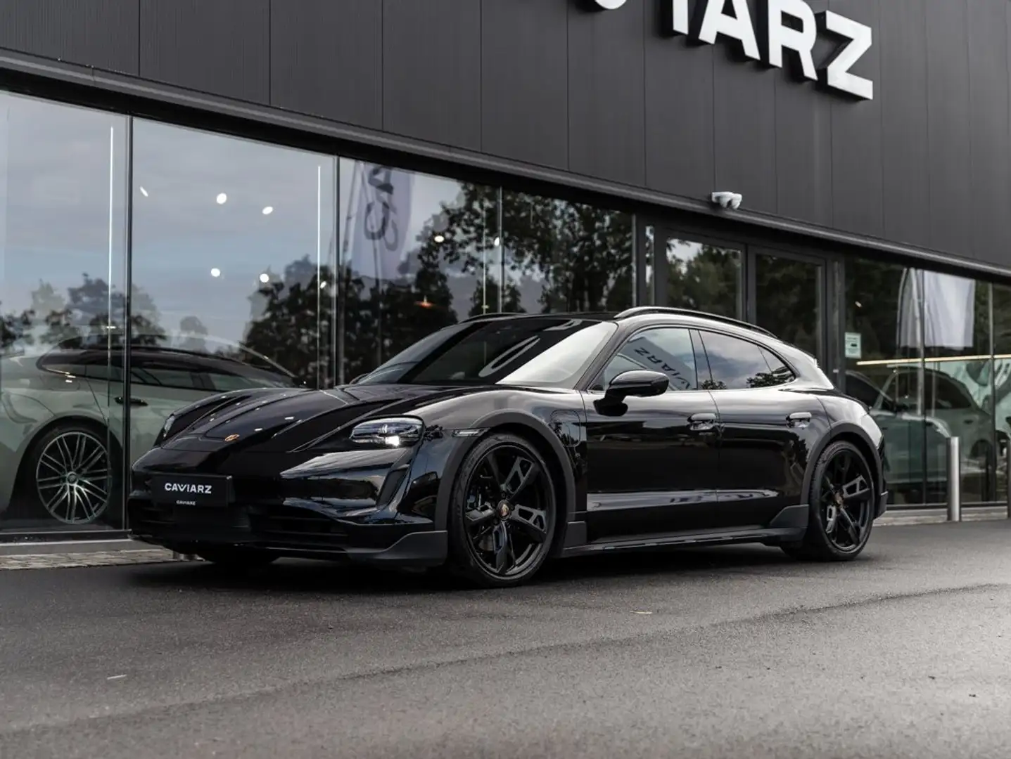 Porsche Taycan 4S CROSS PERF.BATT+/CHRONO/PANO/AIR/360/DISPL/BOSE Černá - 1