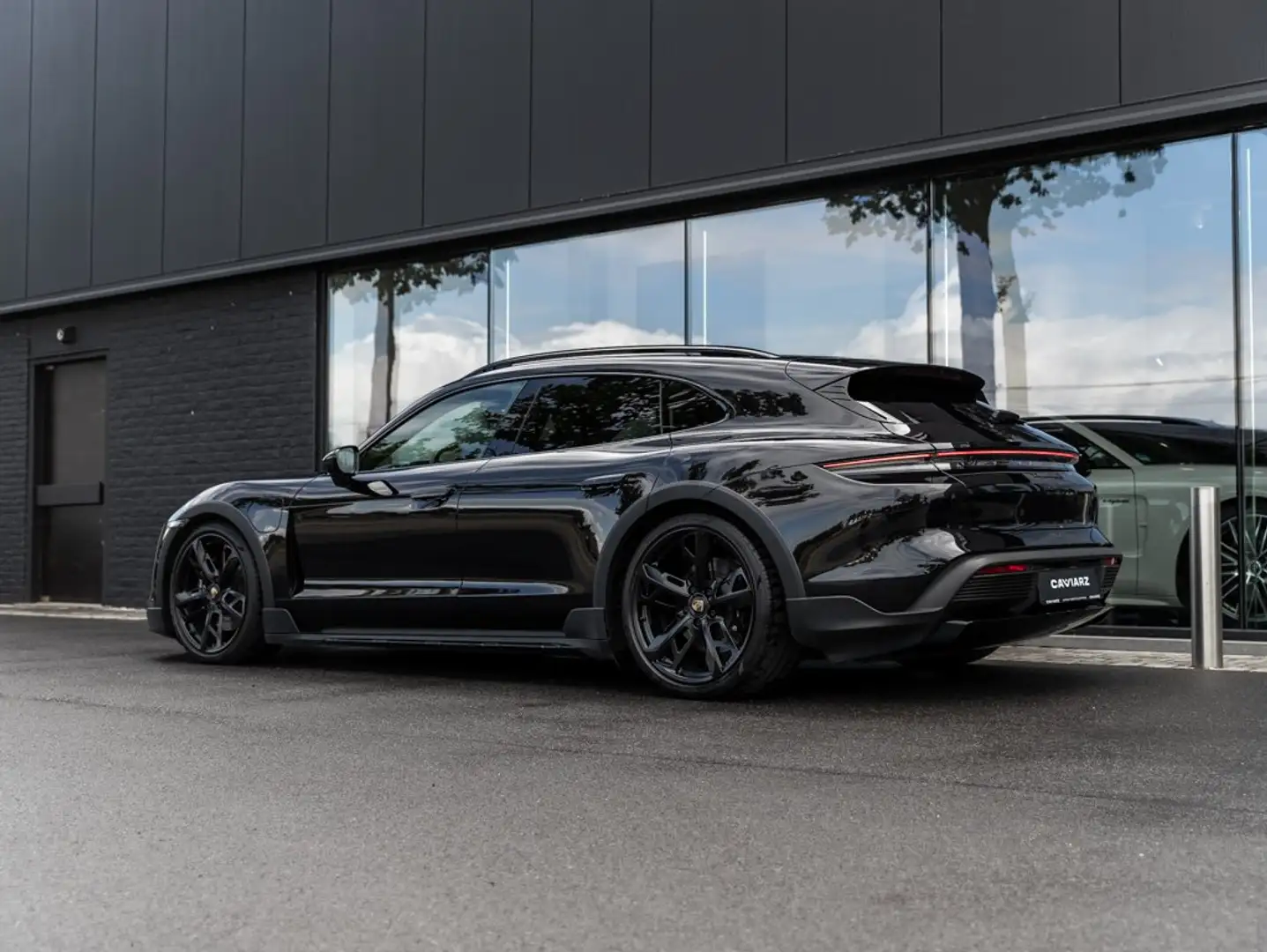 Porsche Taycan 4S CROSS PERF.BATT+/CHRONO/PANO/AIR/360/DISPL/BOSE Černá - 2