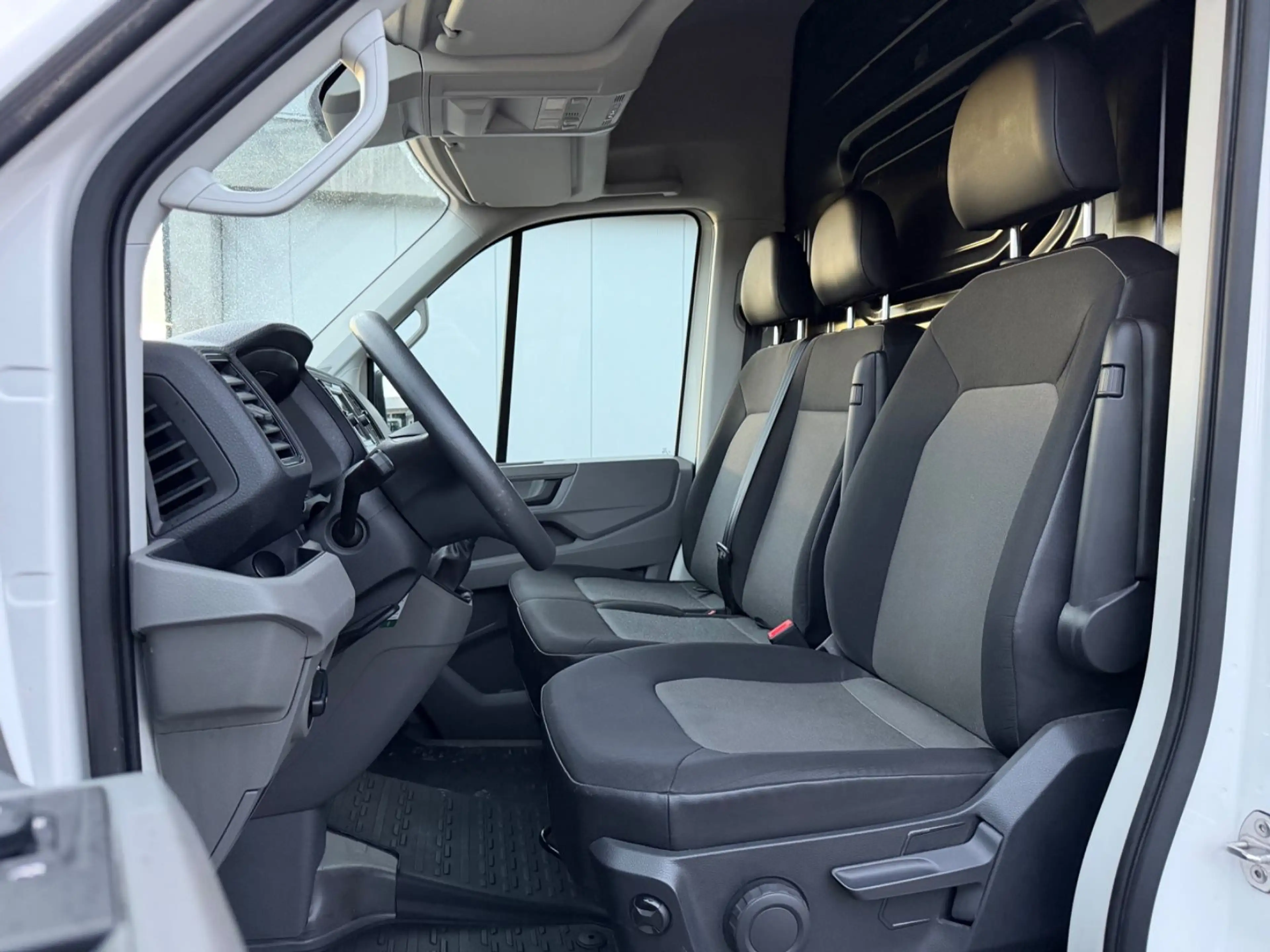 Volkswagen Crafter Kasten 35 lang Hochdach FWD — photo 7