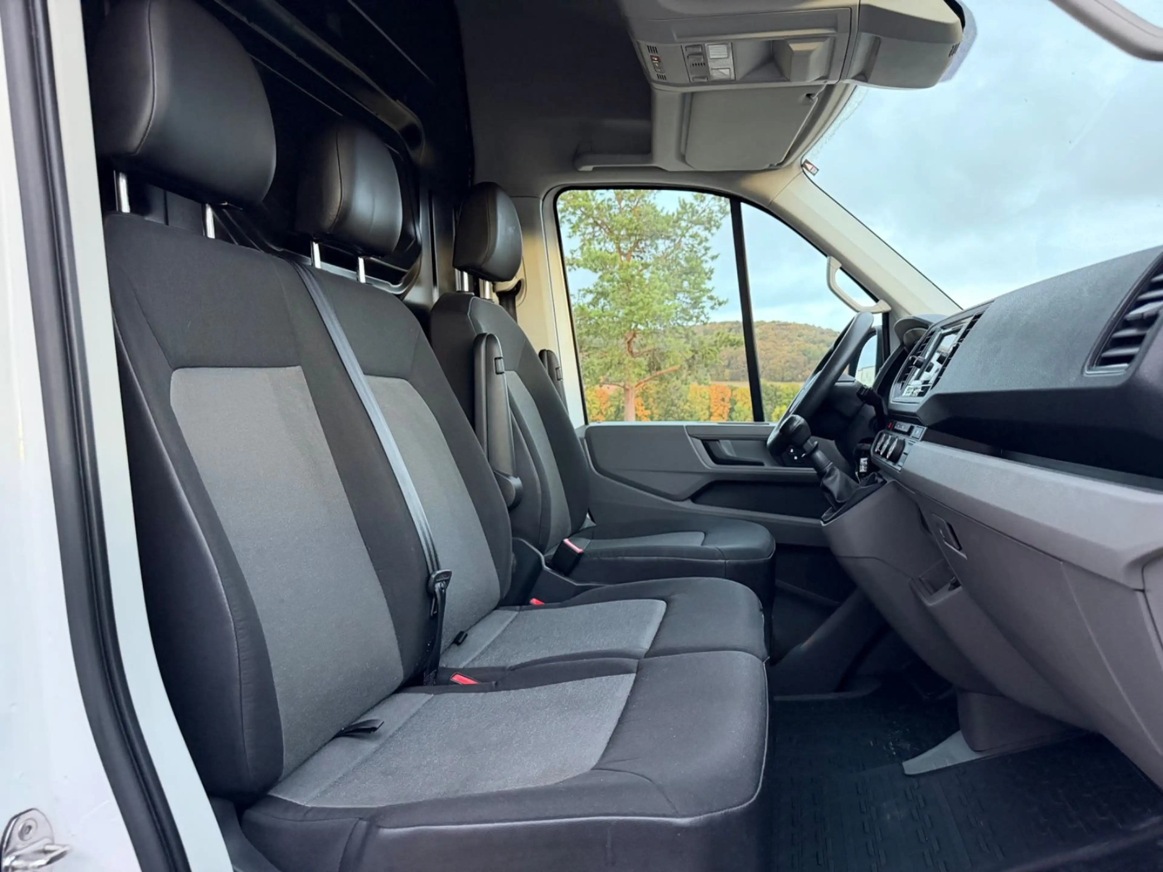 Volkswagen Crafter Kasten 35 lang Hochdach FWD — photo 9