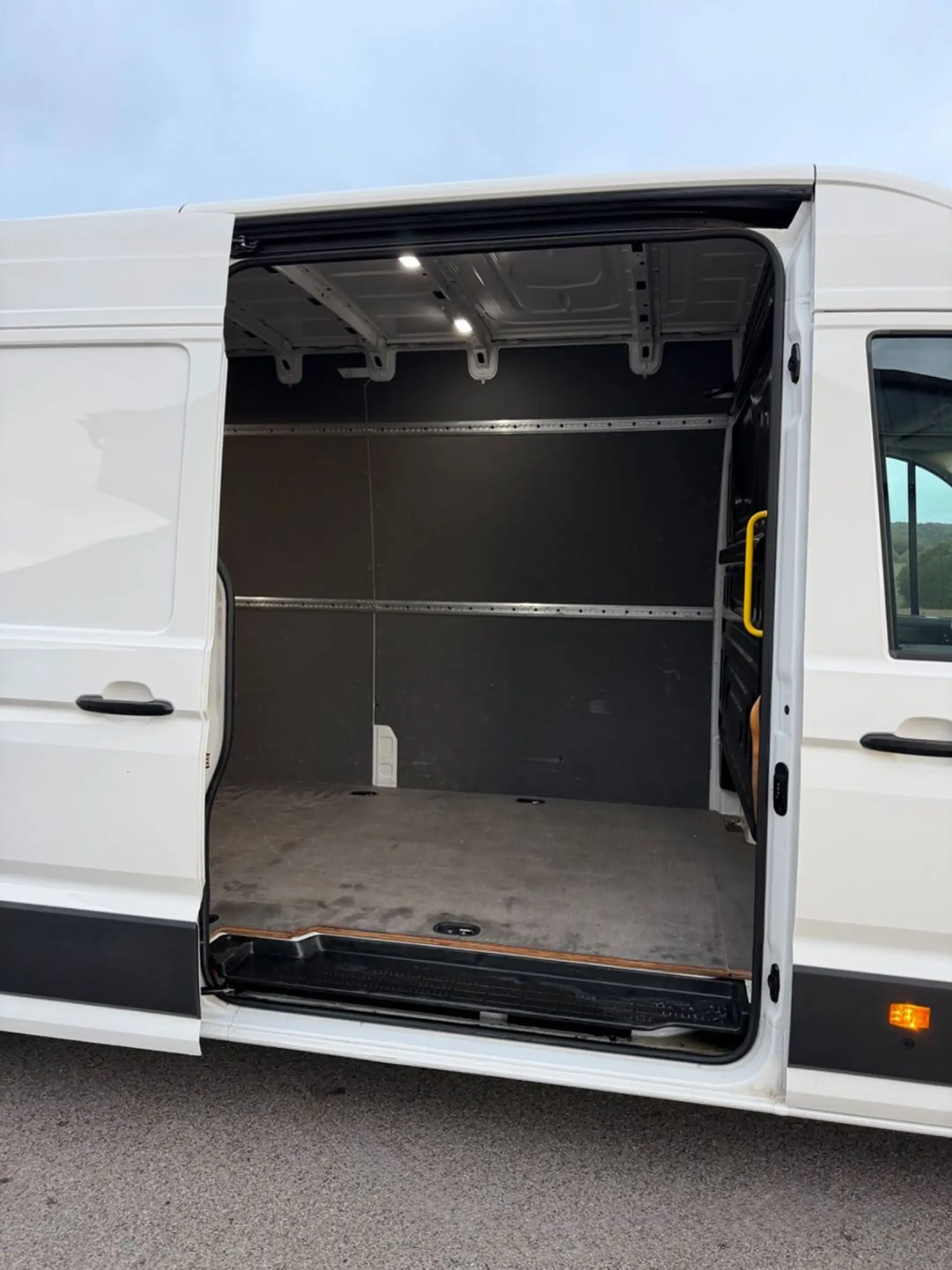 Volkswagen Crafter Kasten 35 lang Hochdach FWD — photo 17