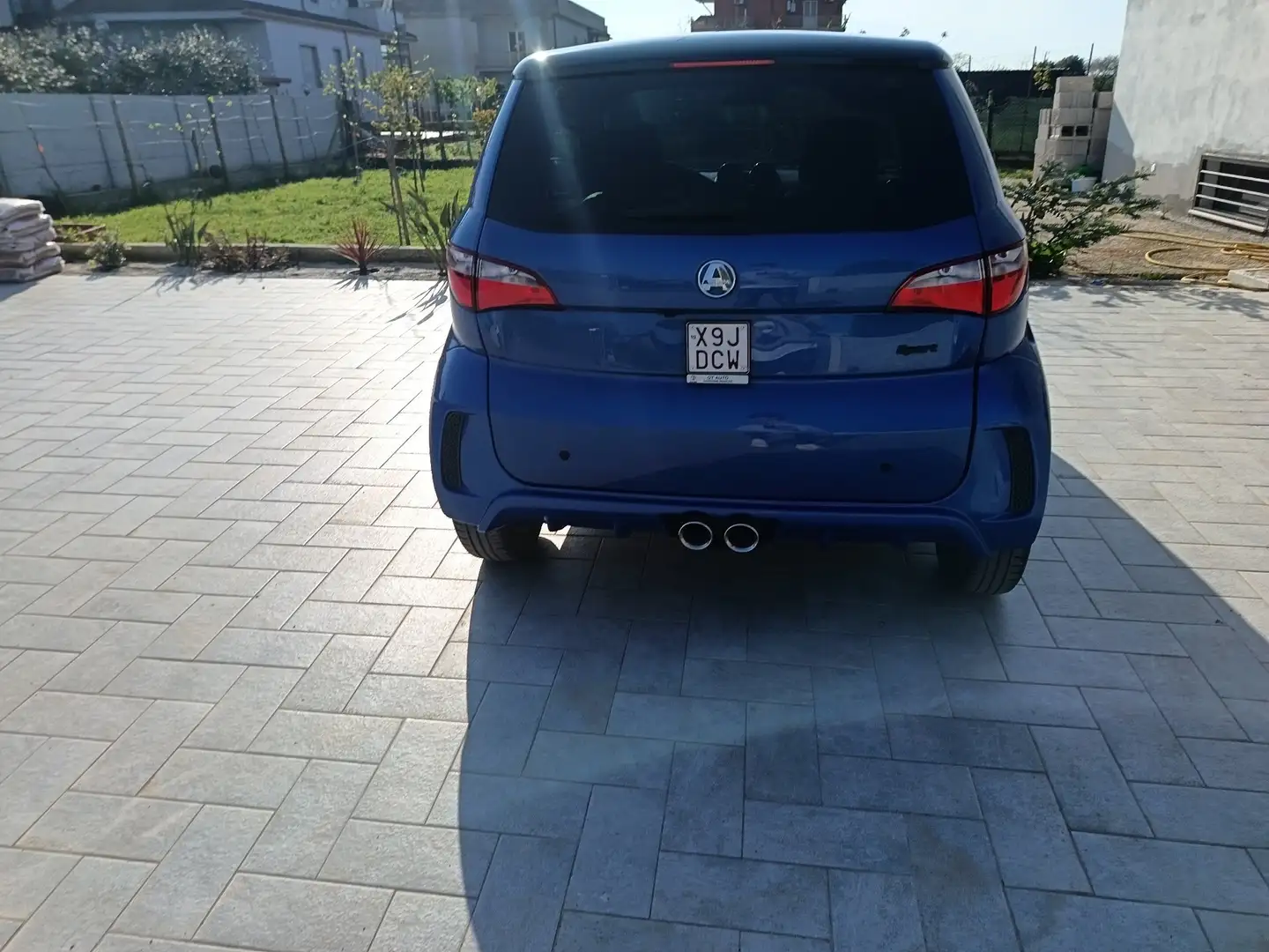 Aixam City colore blu elettrico - 2