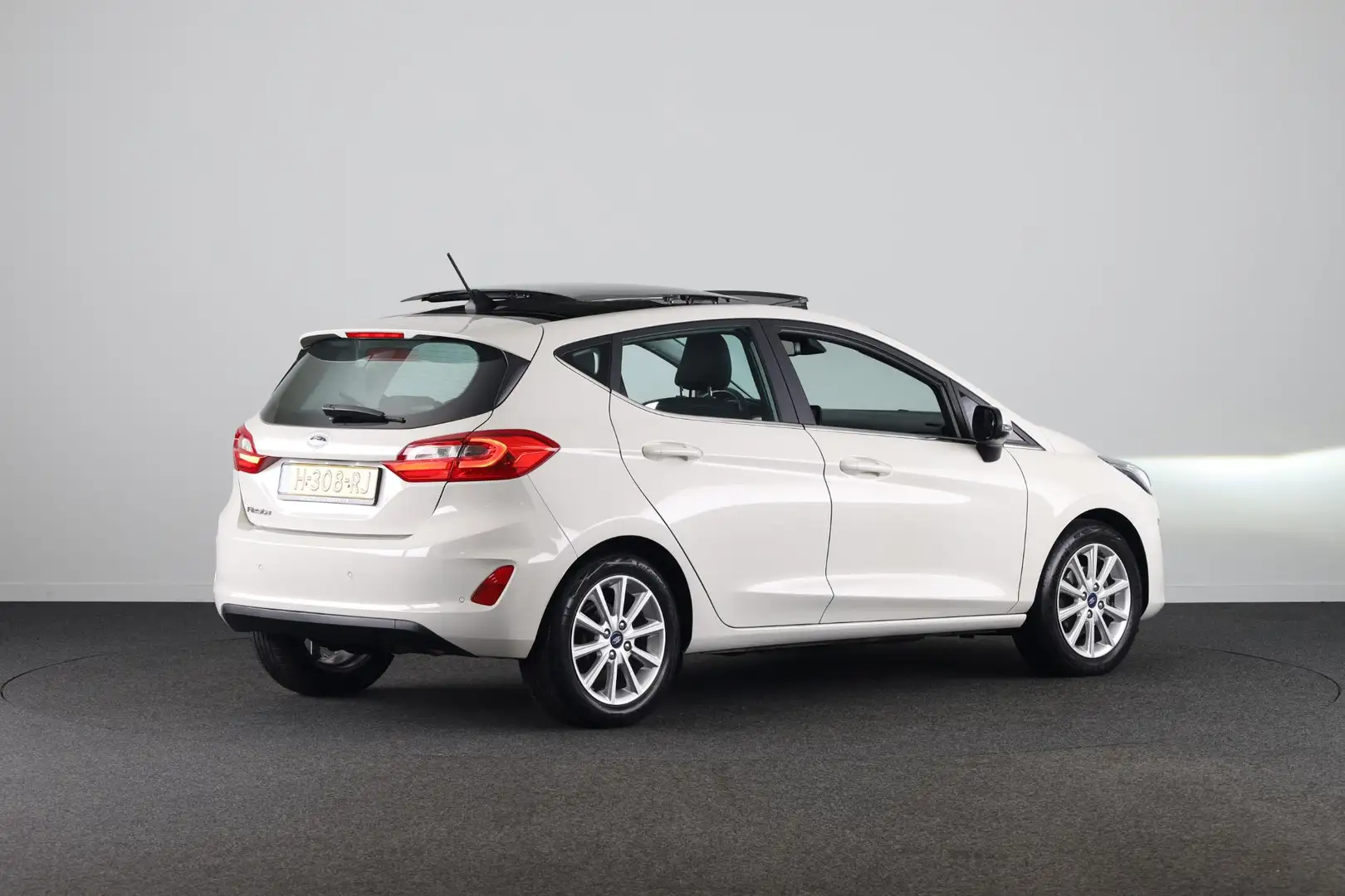 Ford Fiesta 1.0 EcoBoost Titanium | Pano | Winterpakket | Blanco - 2