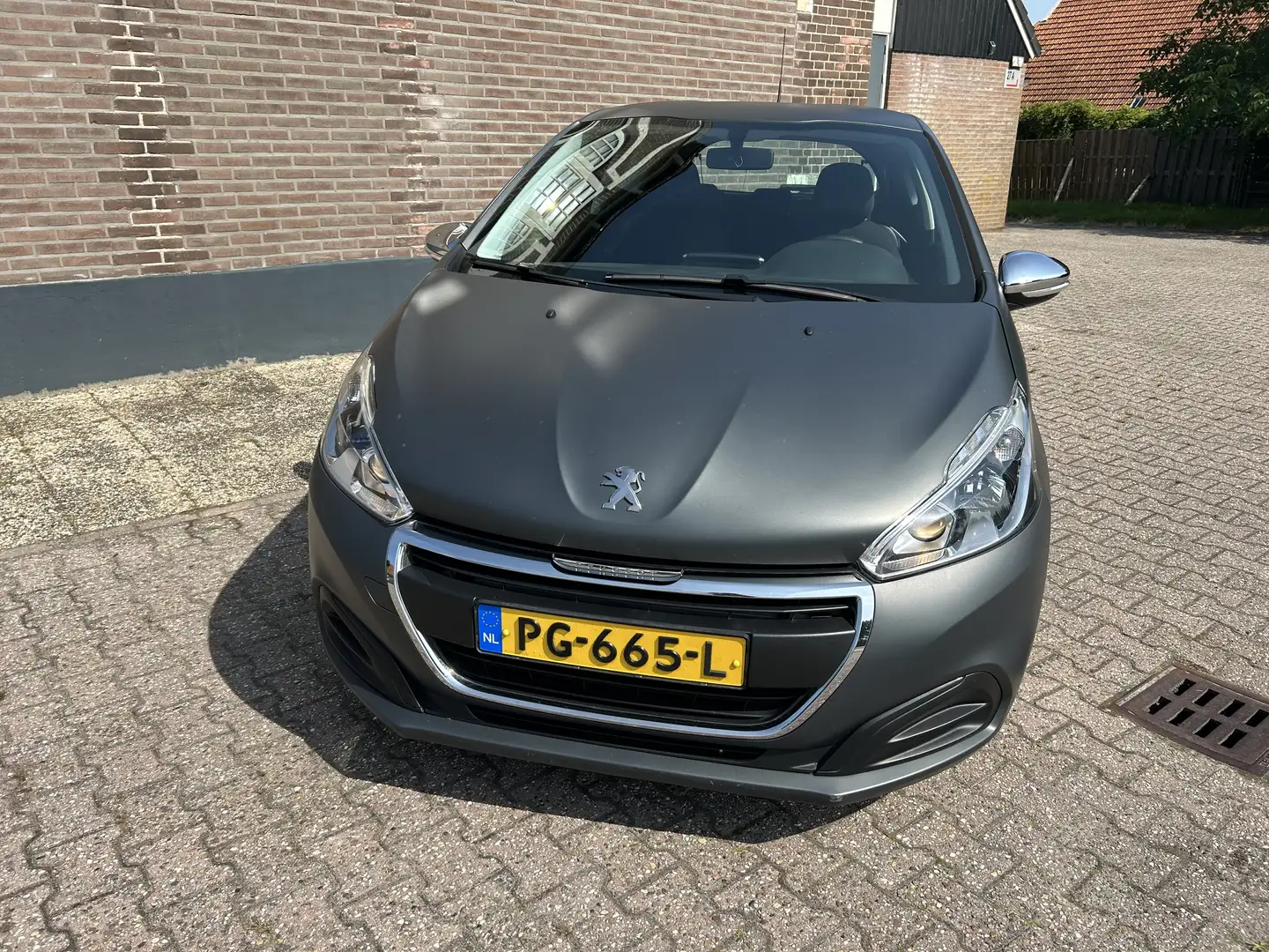 Peugeot 208 1.2 PureTech Active Grijs - 2