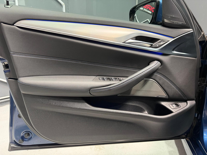 BMW 520 520 d M Sport — photo 12
