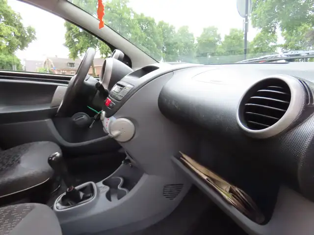 Peugeot 107 view 18