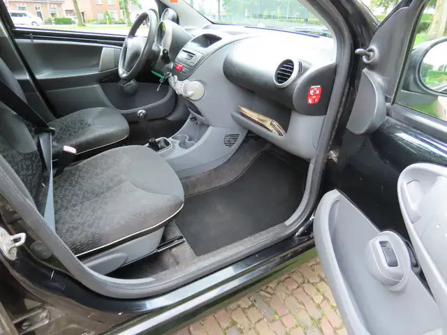 Peugeot 107 view 15