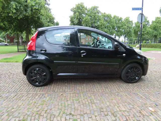 Peugeot 107 view 4