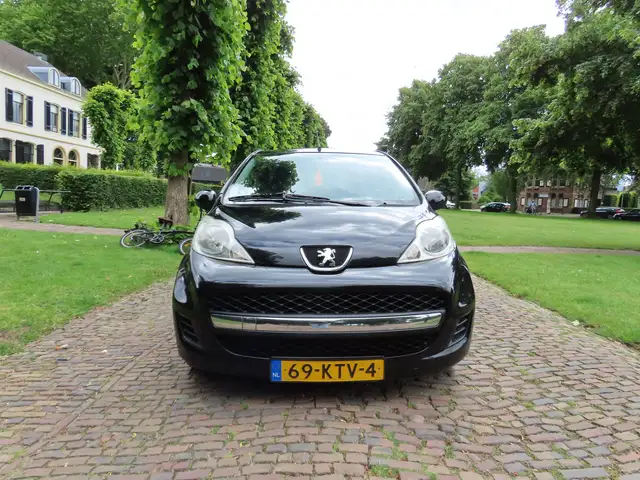 Peugeot 107 view 3