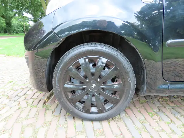 Peugeot 107 view 5