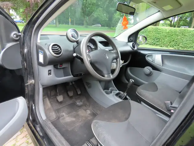 Peugeot 107 view 13