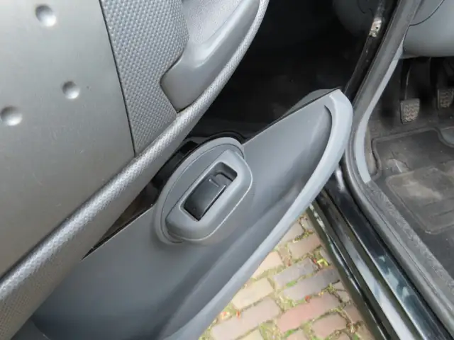 Peugeot 107 view 12