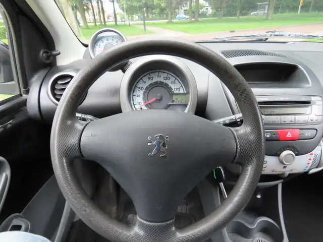 Peugeot 107 view 7
