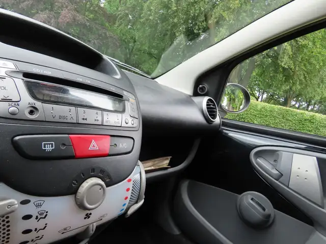 Peugeot 107 view 11
