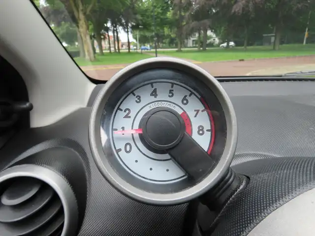 Peugeot 107 view 8