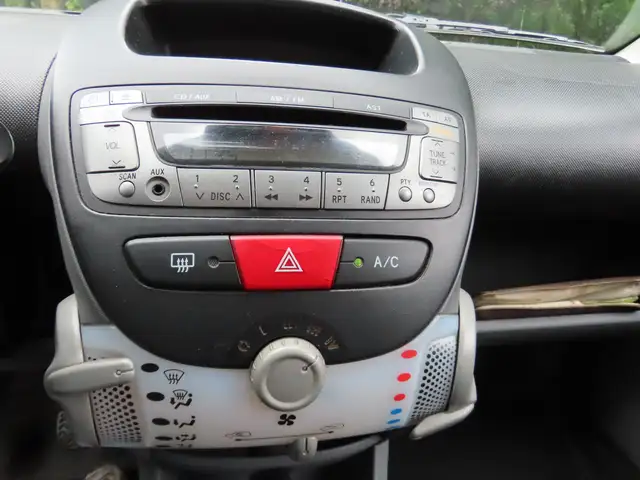Peugeot 107 view 9