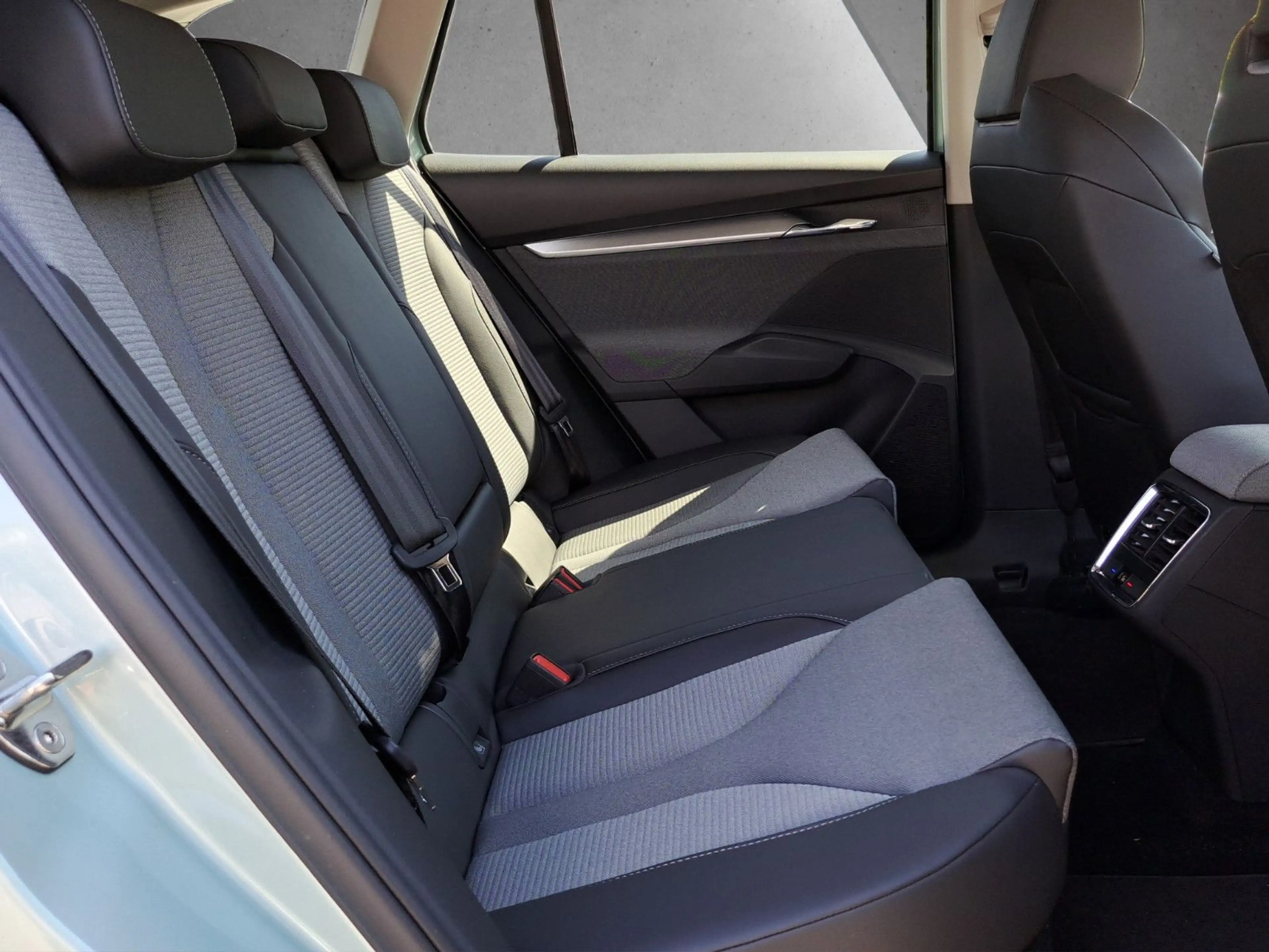 Skoda Enyaq 60 Loft Navi Klima SHZ PDC Kamera — photo 9