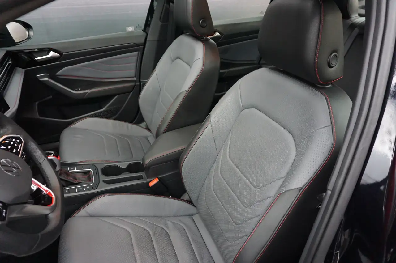 Volkswagen Jetta снимка Volkswagen Jetta