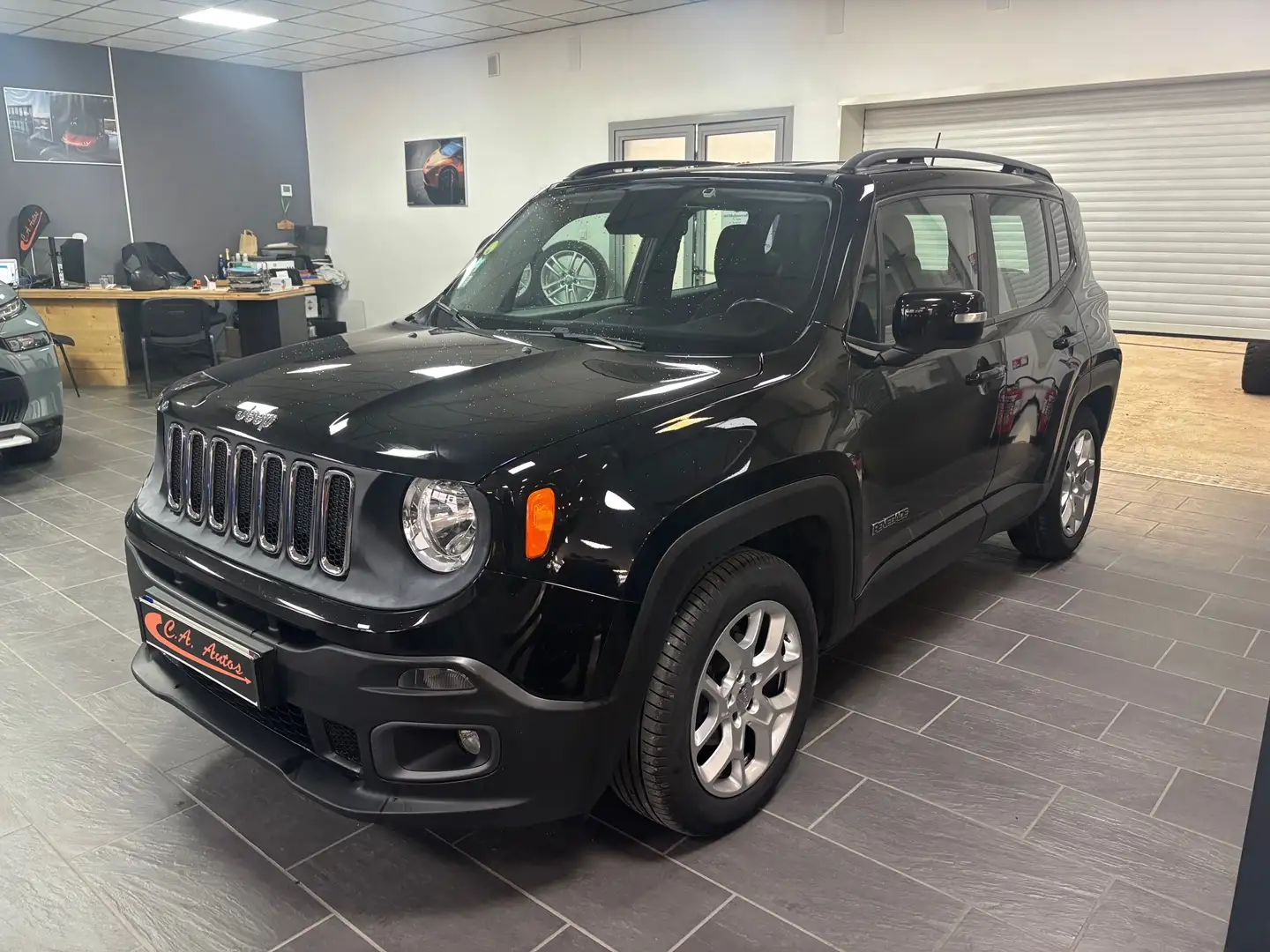Jeep Renegade 1.6 MULTIJET S\u0026S 120CH LONGITUDE BUSINESS Noir - 1