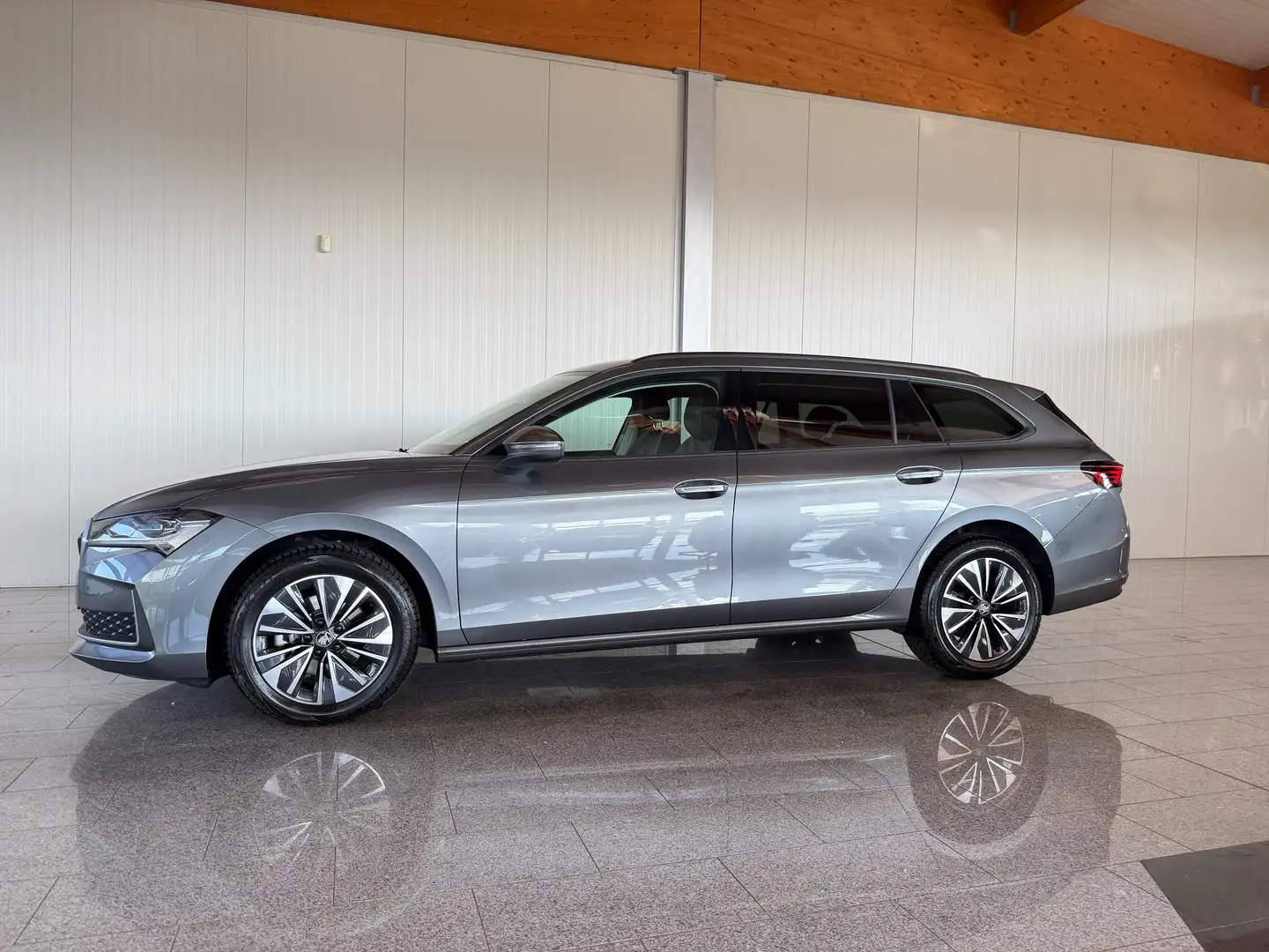 Skoda Superb 2.0 TDI 110 kW Selection DSG Grau - 1