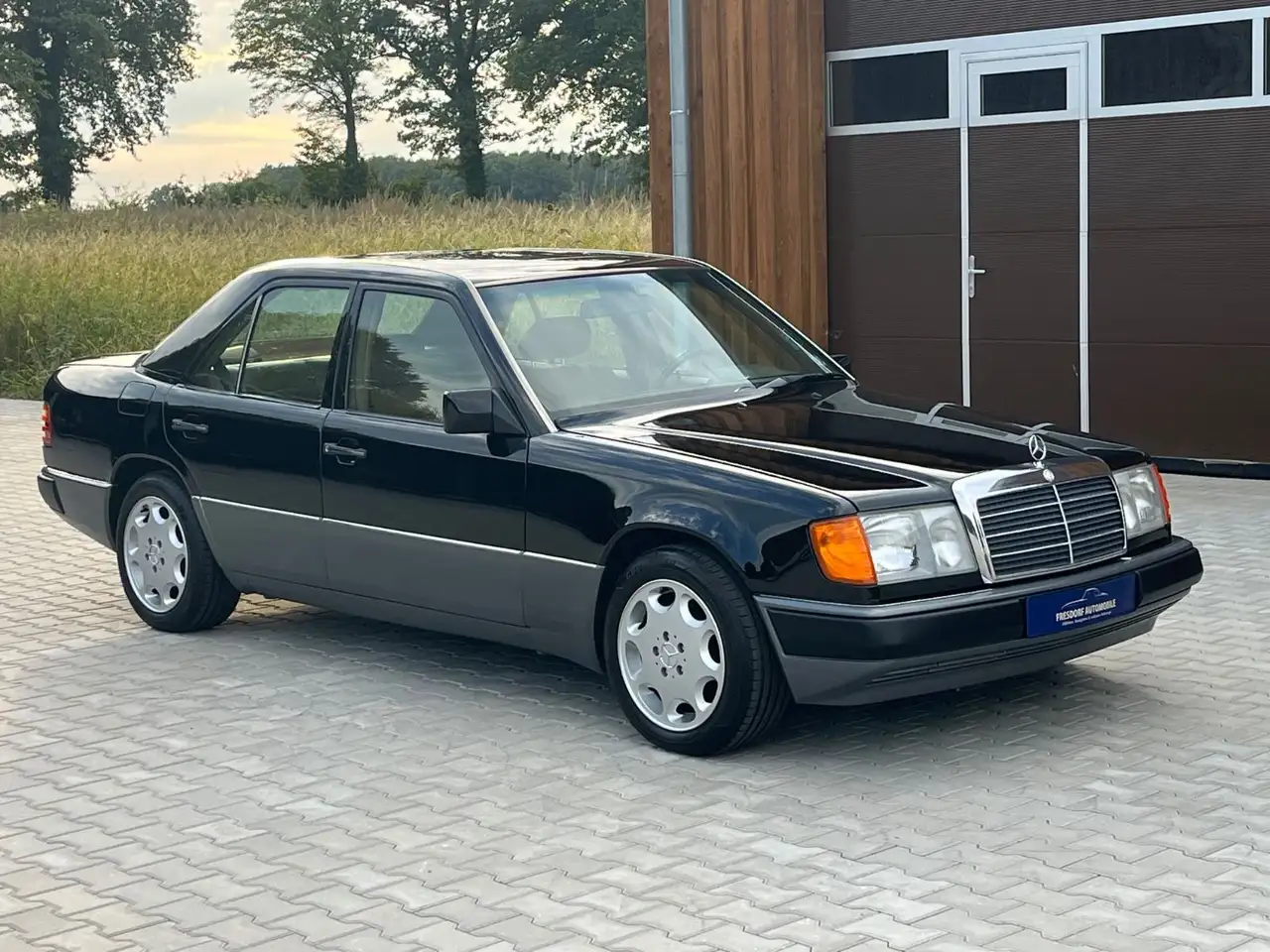 Mercedes-Benz 400 E W124 V8, Klima, SD, Leder, 040 Schwarz, foto 2