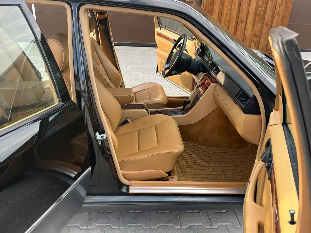 Mercedes-Benz 400 E W124 V8, Klima, SD, Leder, 040 Schwarz, foto 8