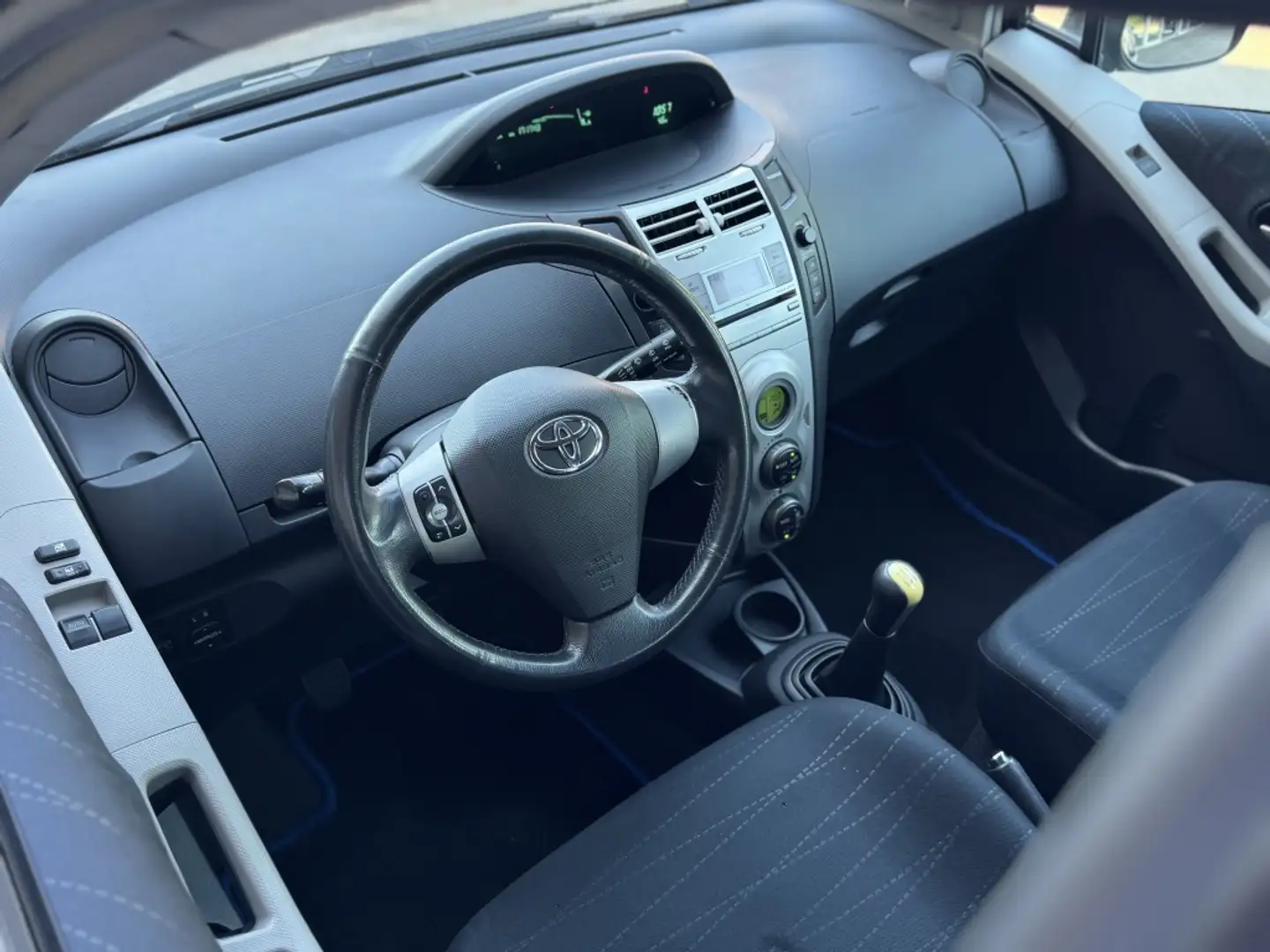 Toyota Yaris 1.3 VVTi Terra Clima Lmv Elek.R Pdc APK Blauw - 2
