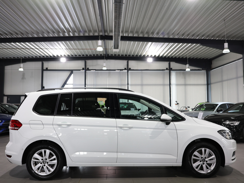 Volkswagen Touran 2.0 TDI DSG IQ Comfortline / 7-SITZE, LED — photo 8