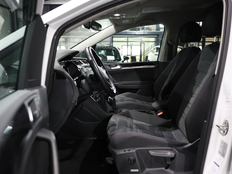 Volkswagen Touran 2.0 TDI DSG IQ Comfortline / 7-SITZE, LED — photo 13