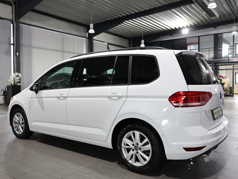 Volkswagen Touran 2.0 TDI DSG IQ Comfortline / 7-SITZE, LED — photo 9