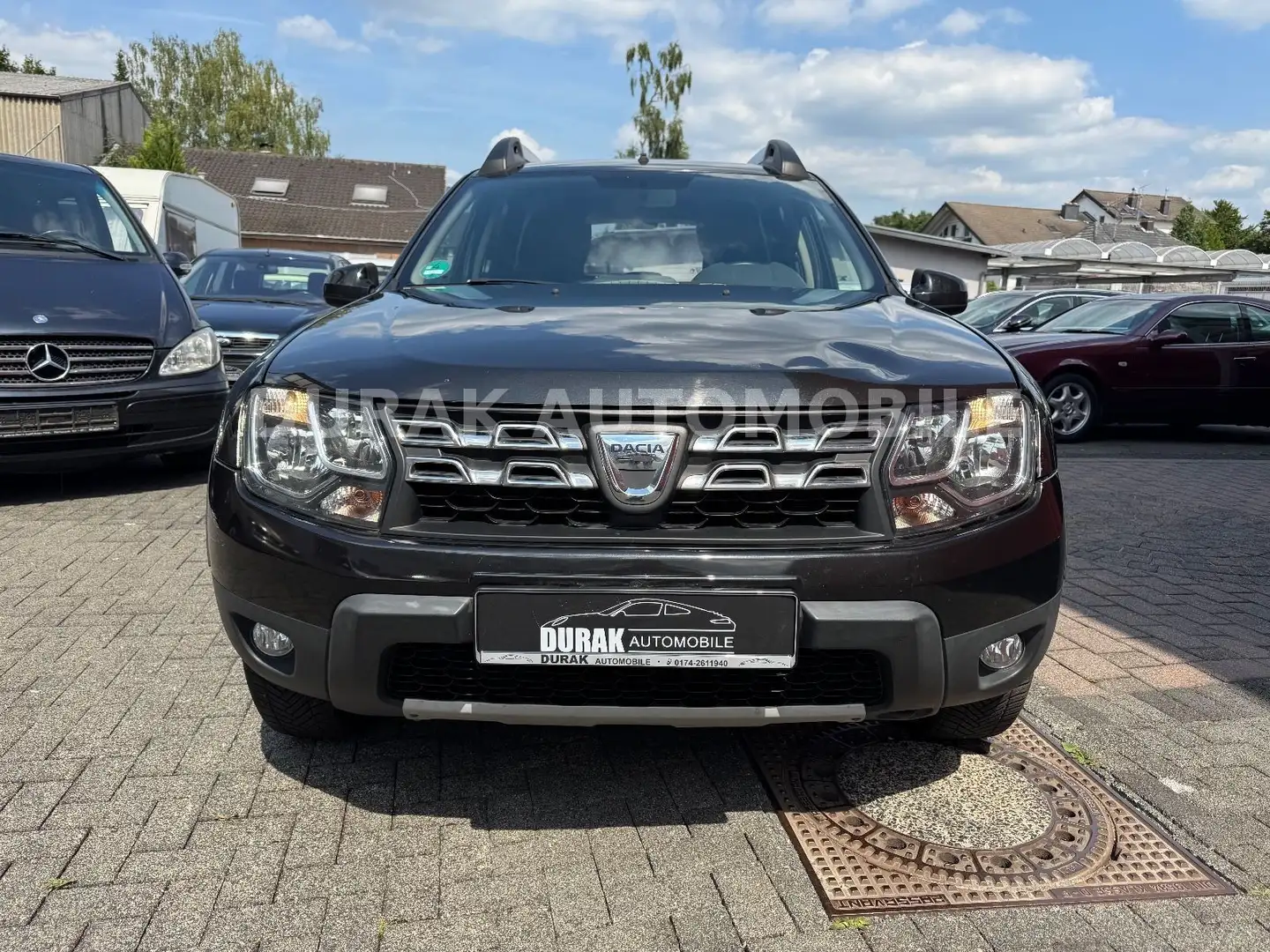 Dacia Duster I Laureate 4x2 / PDC / AHK / SITZHEI. Schwarz - 2