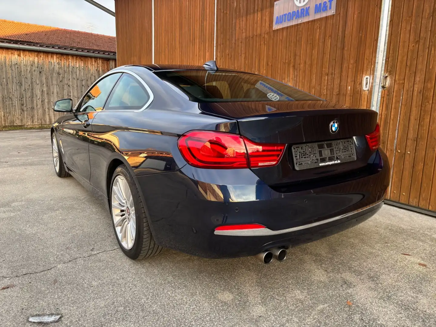 BMW 420 i Luxury Line Leder Navi Drivingassist LED Blau - 2