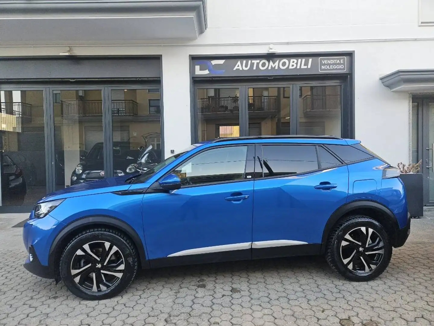 Peugeot 2008 1.5 bluehdi Allure Pack s&s 130cv eat8 Blauw - 1