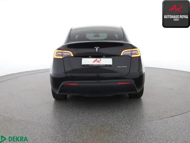 Tesla Model Y view 4