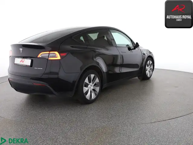 Tesla Model Y view 5