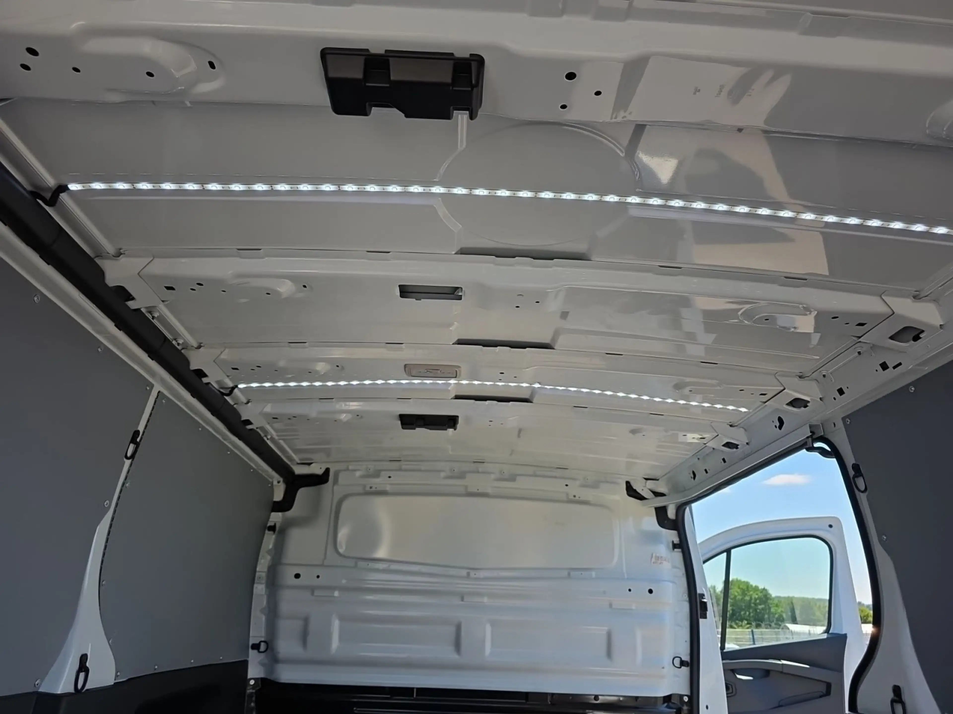 Nissan Primastar Kasten L2H1 3,0t dci 130 MT N-Connecta — photo 15