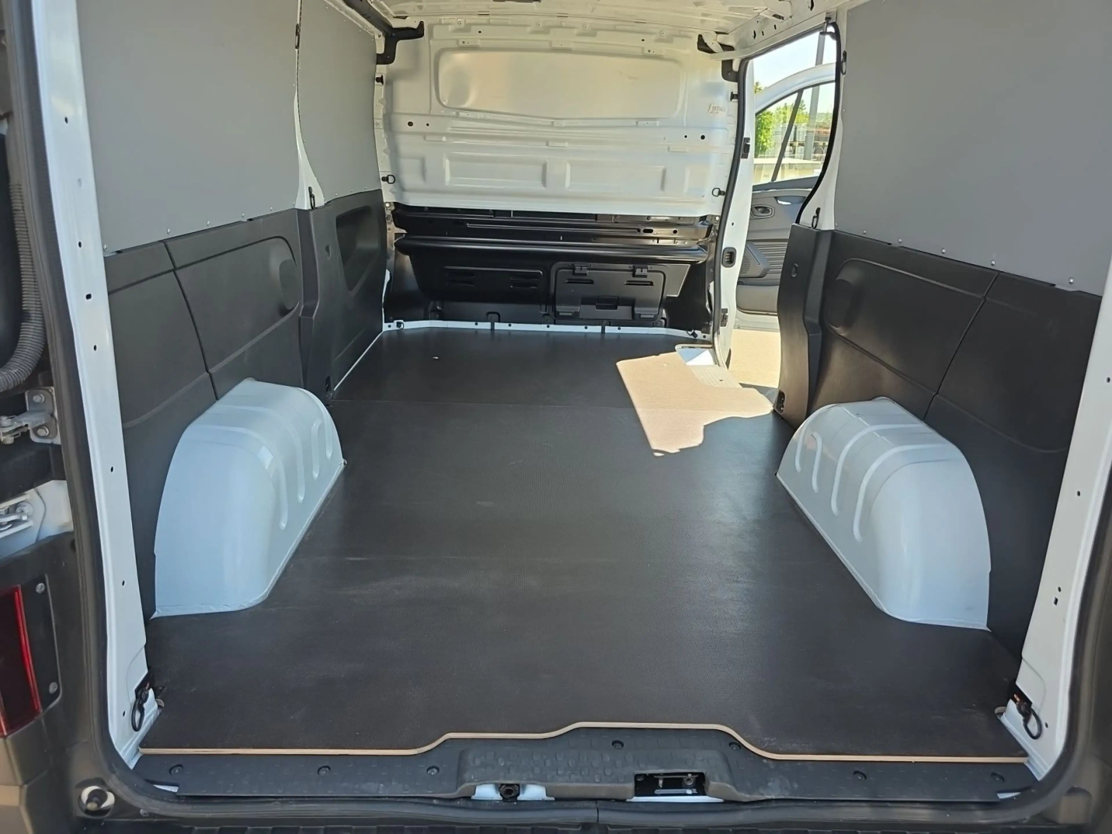 Nissan Primastar Kasten L2H1 3,0t dci 130 MT N-Connecta — photo 14