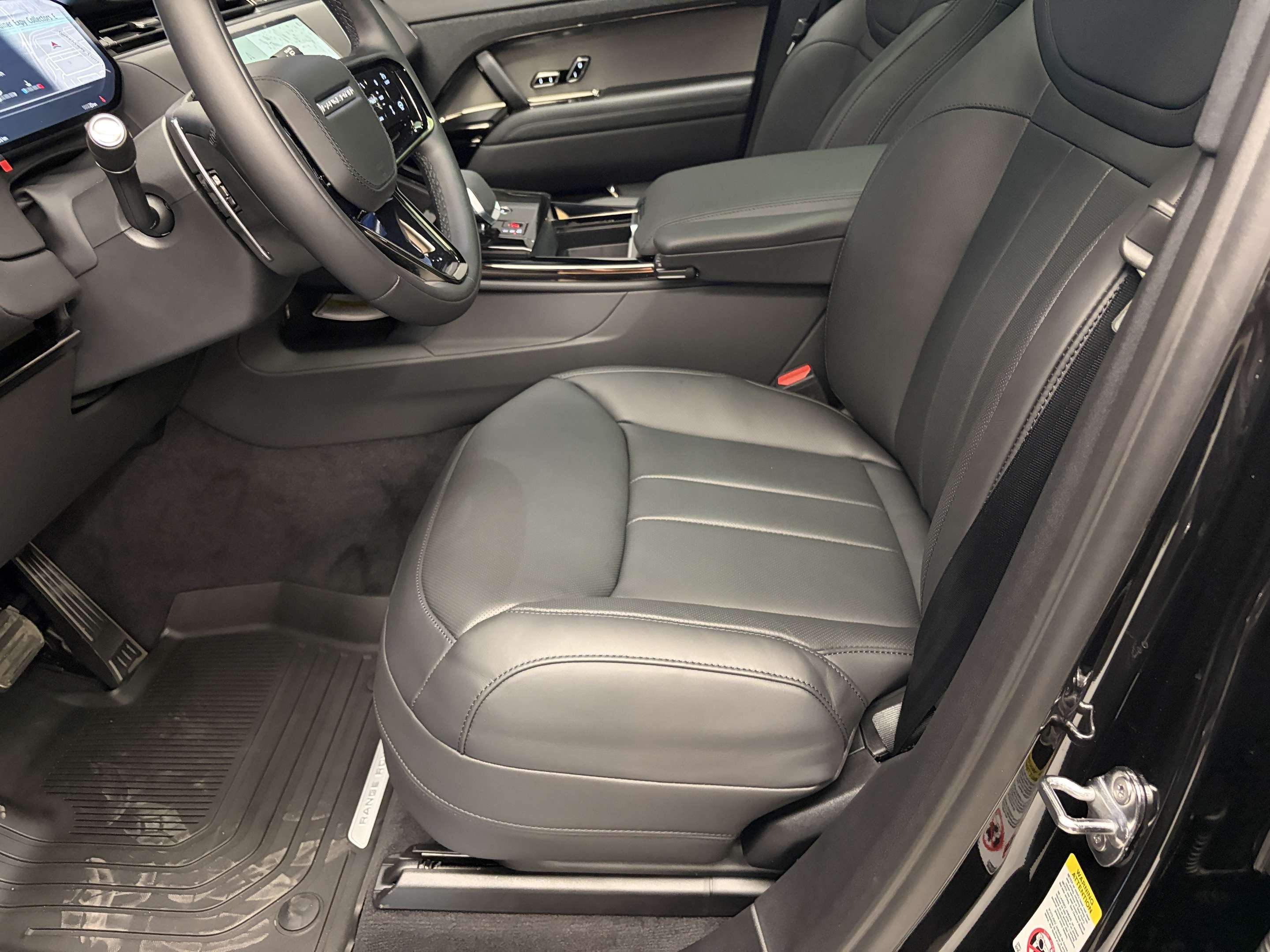 2026 Land Rover Range Rover Sport Dynamic SE thumb 8