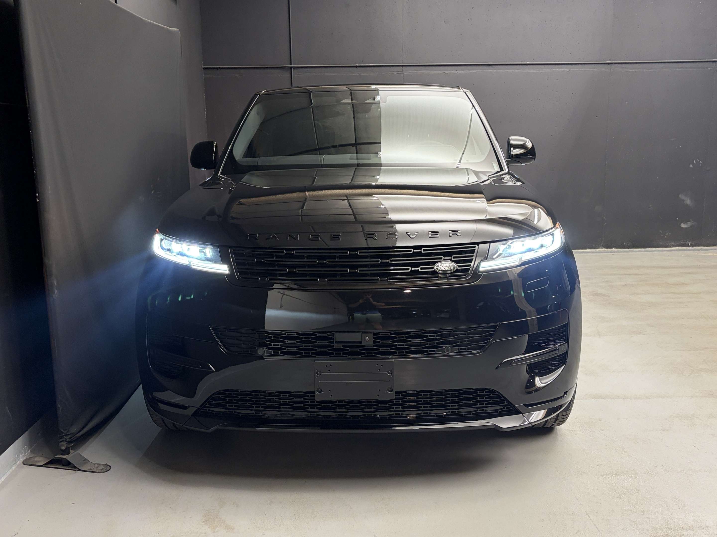 2026 Land Rover Range Rover Sport Dynamic SE alt 2