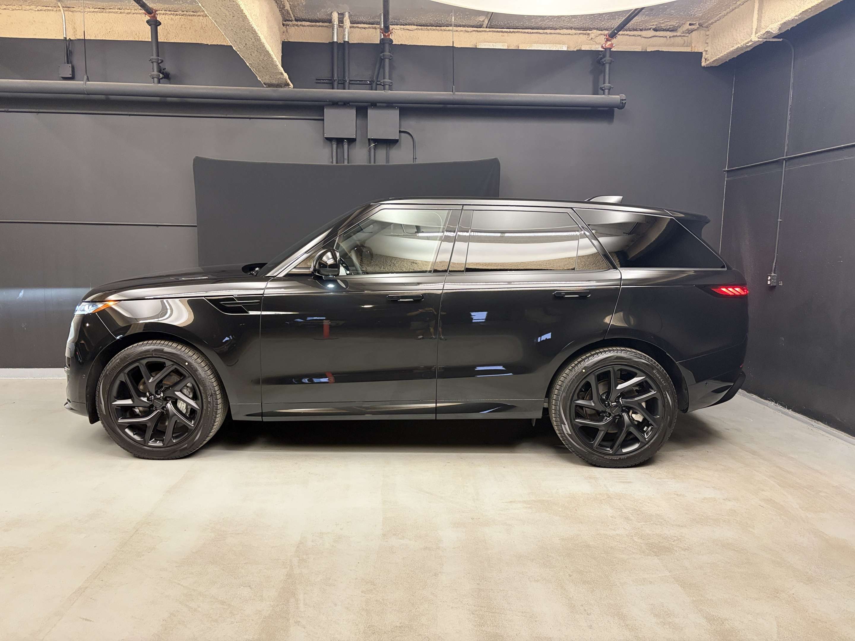 2026 Land Rover Range Rover Sport Dynamic SE alt 3